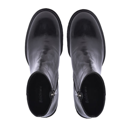 Ankle boots in black calfskin