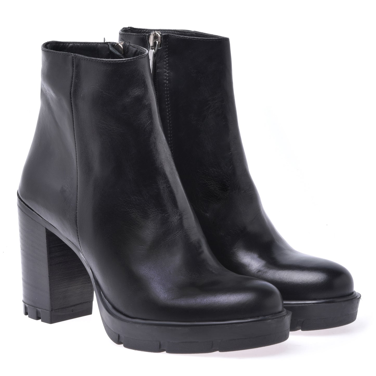 Ankle boots in black calfskin