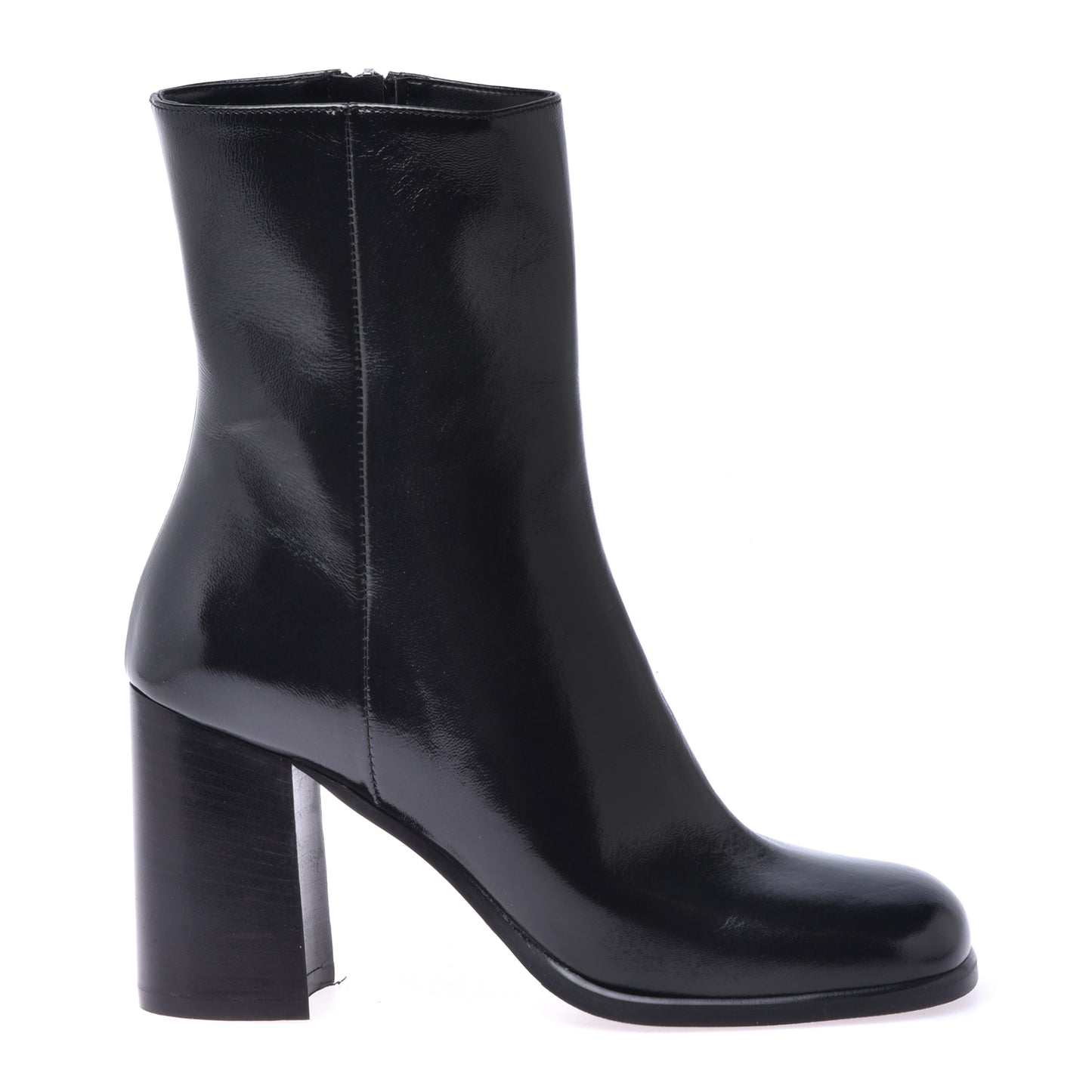 Ankle boot in soft black patent leather