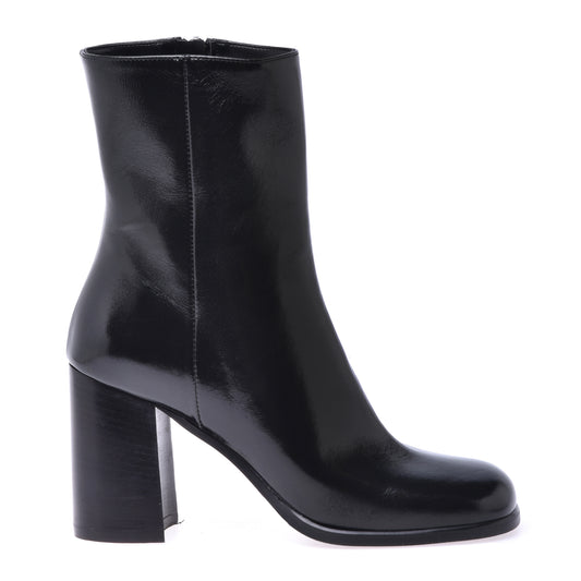 Ankle boot in soft black patent leather