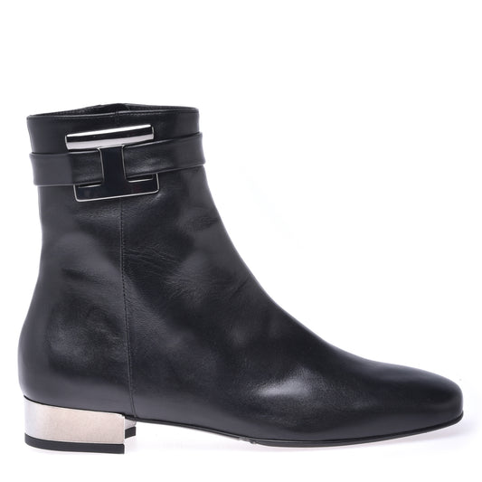 Ankle boots in black calfskin