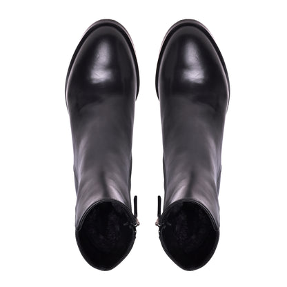 Ankle boots in black calfskin