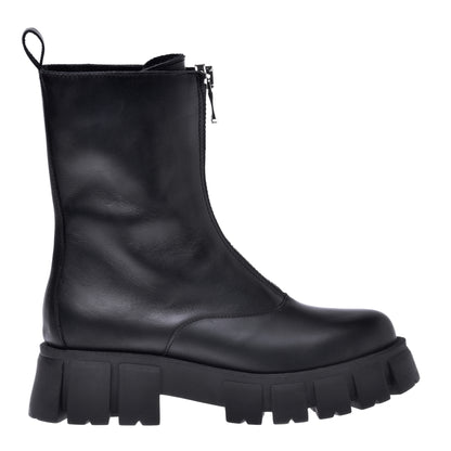 Ankle boots in black calfskin
