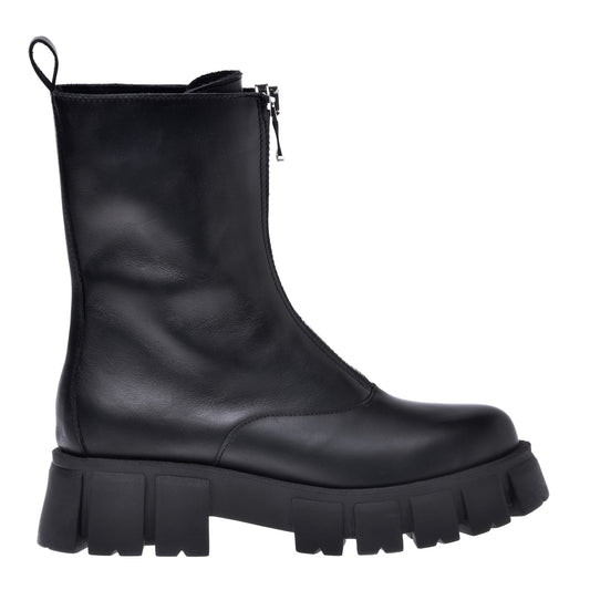 Ankle boots in black calfskin