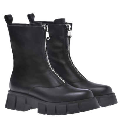 Ankle boots in black calfskin