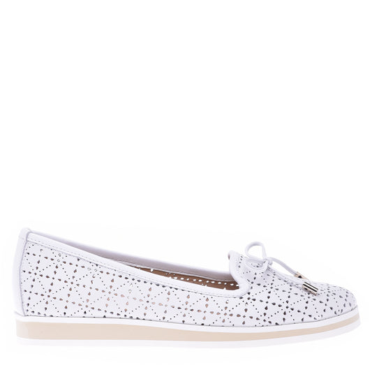 Ballerine en cuir perforé blanc