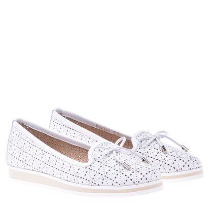 Ballerine en cuir perforé blanc