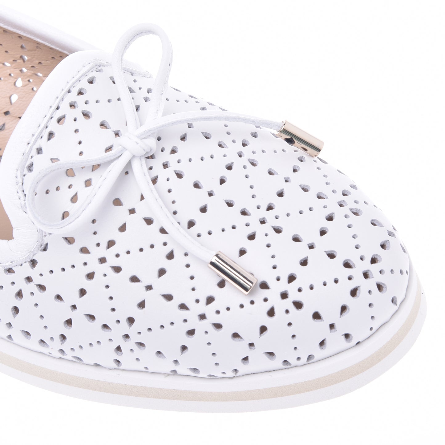 Ballerine en cuir perforé blanc