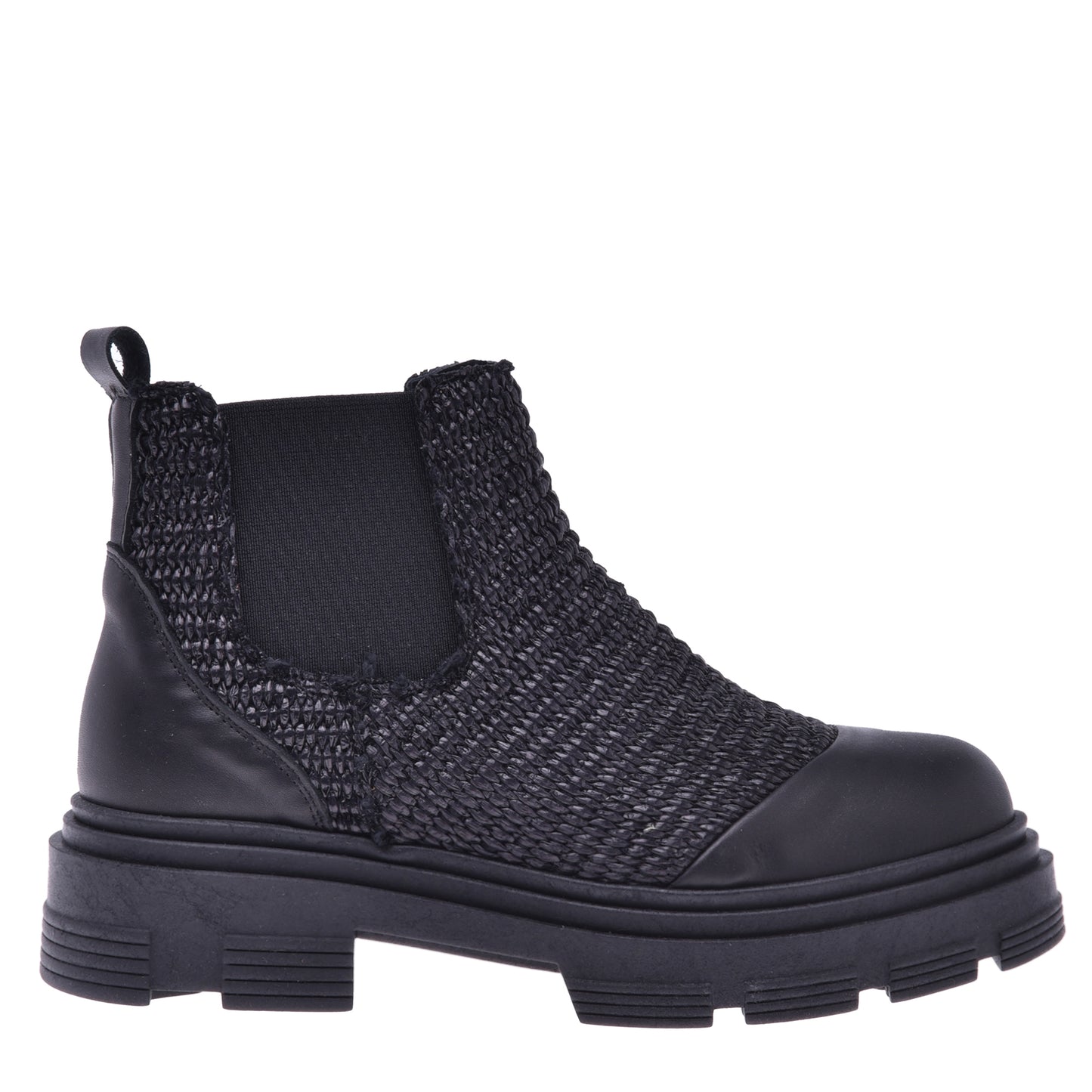 Ankle boots in raffia and black nappa leather