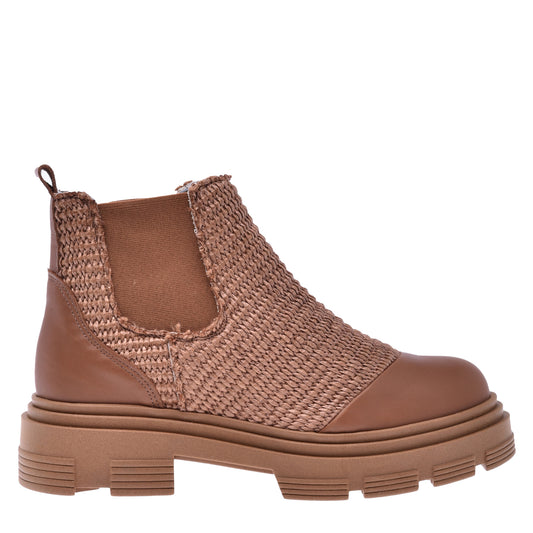Ankle boots in raffia and tan nappa leather