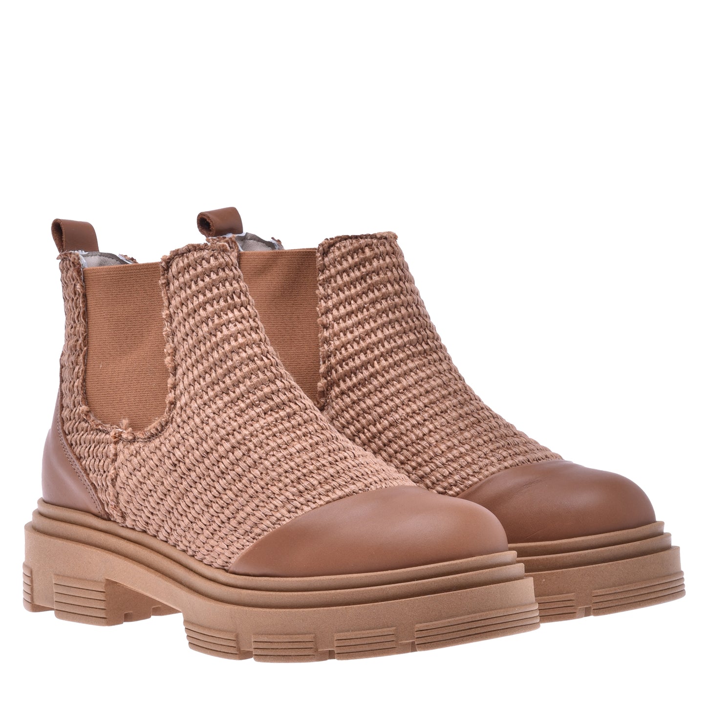 Ankle boots in raffia and tan nappa leather