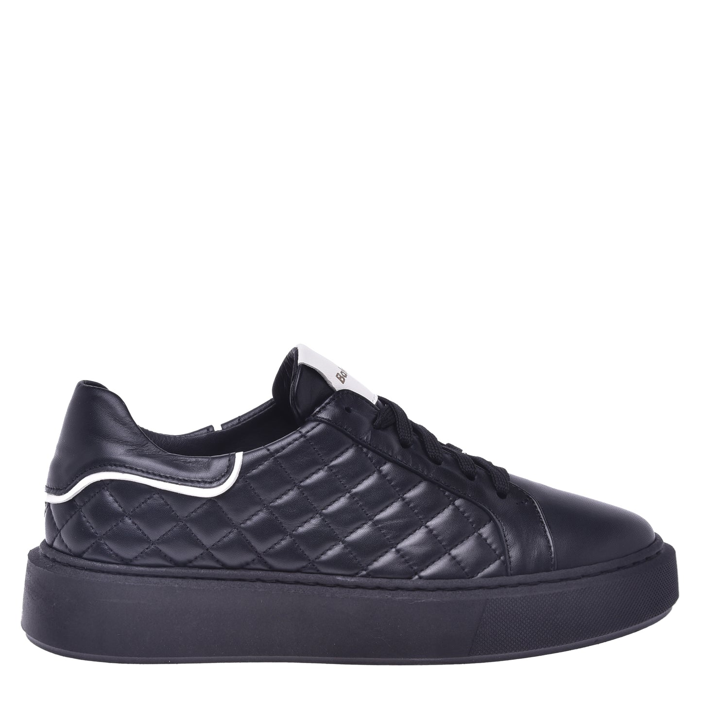 Basket basse en cuir matelassé noir