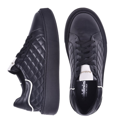Basket basse en cuir matelassé noir