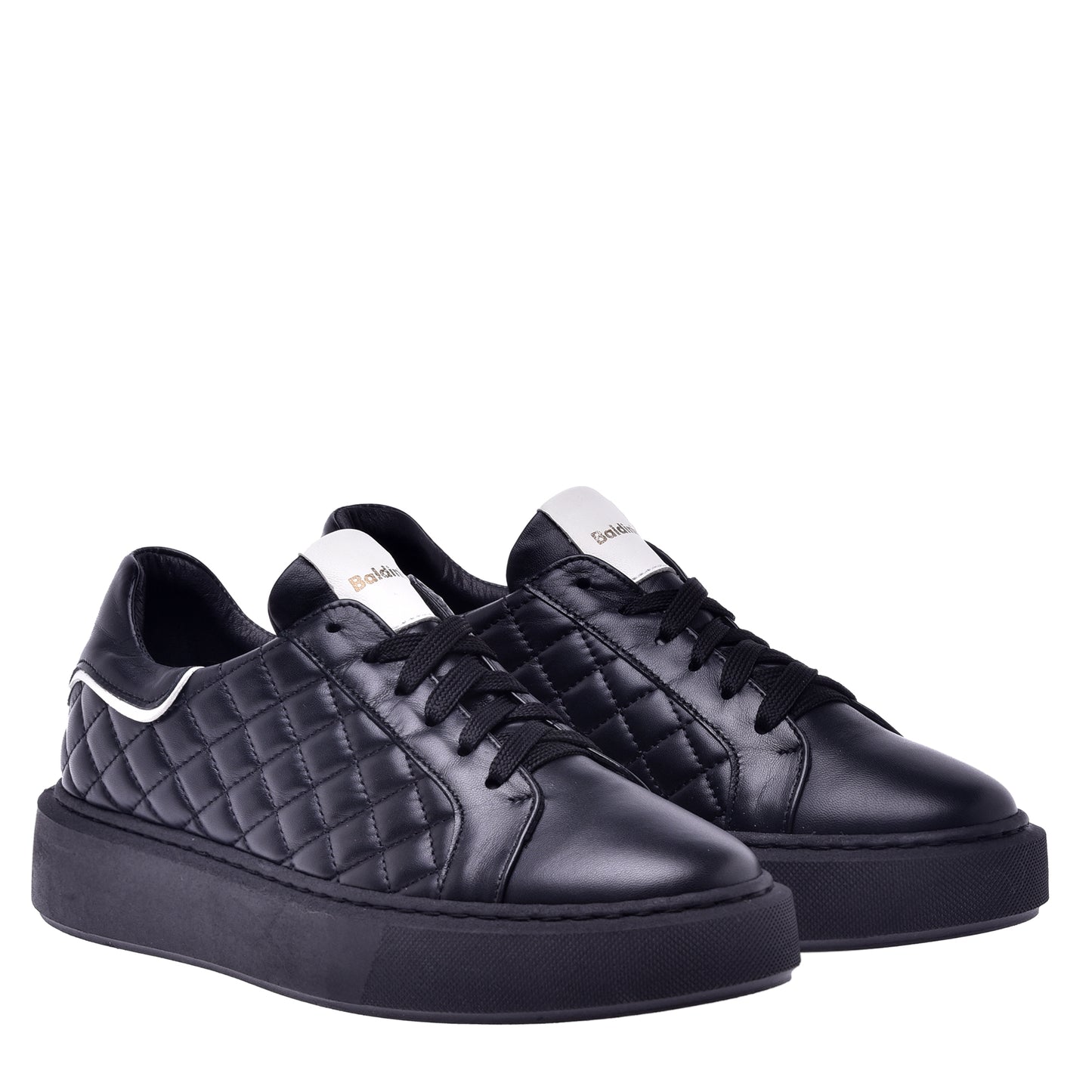 Basket basse en cuir matelassé noir