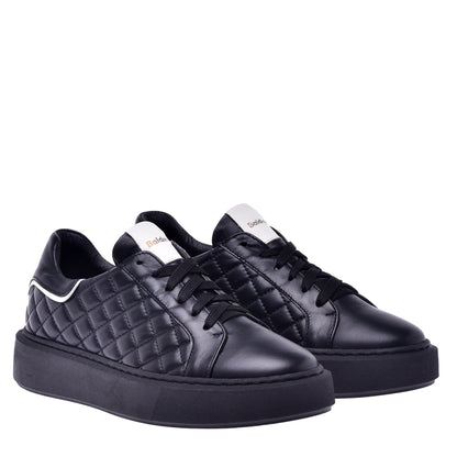Basket basse en cuir matelassé noir