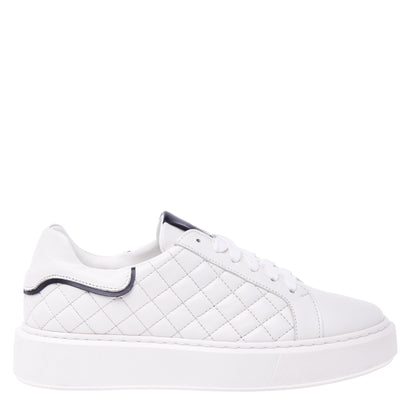 Basket basse en cuir matelassé crème