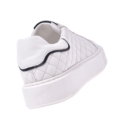 Basket basse en cuir matelassé crème