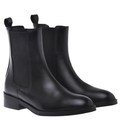 Ankle boots in black calfskin