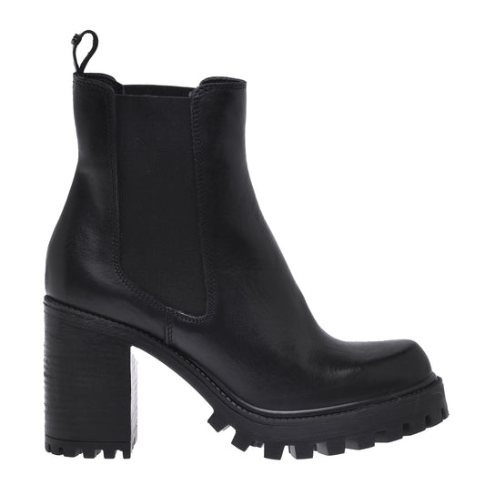 Ankle boots in black calfskin