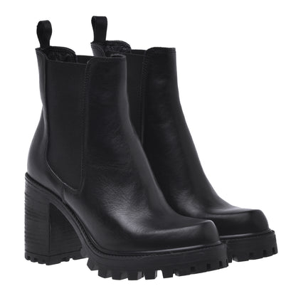 Ankle boots in black calfskin