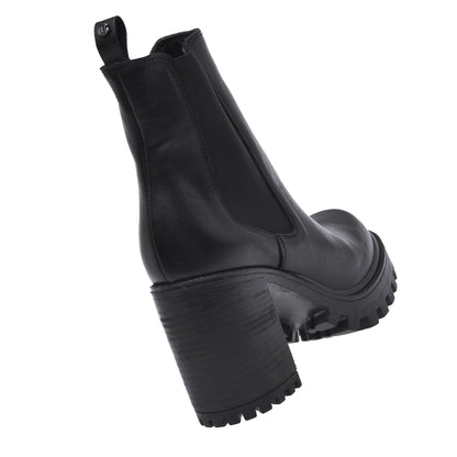 Ankle boots in black calfskin