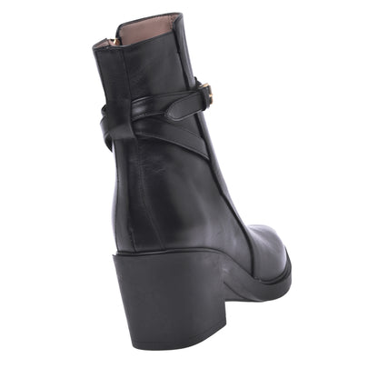 Ankle boots in black calfskin