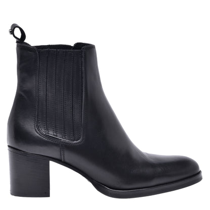 Ankle boots in black calfskin