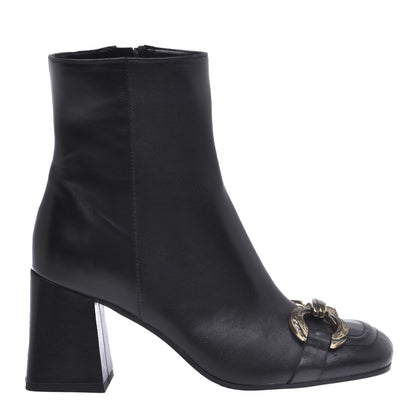 Ankle boots in black nappa