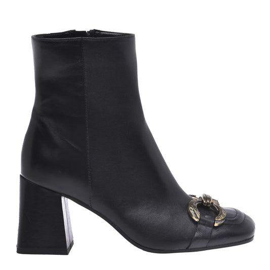 Ankle boots in black nappa