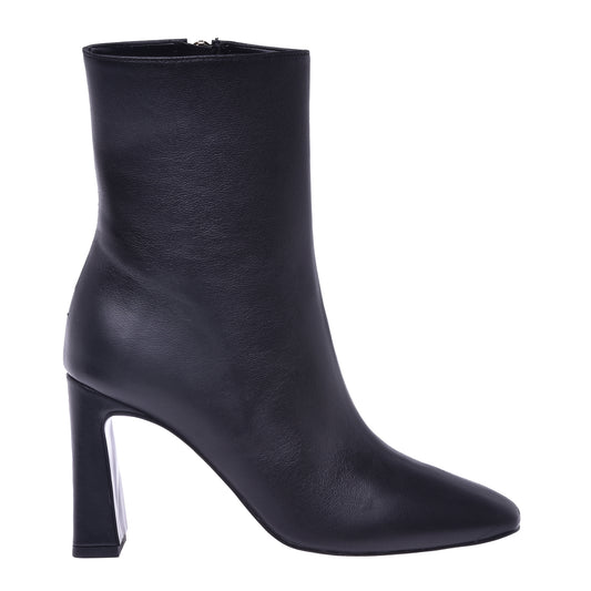 Ankle boots in black nappa