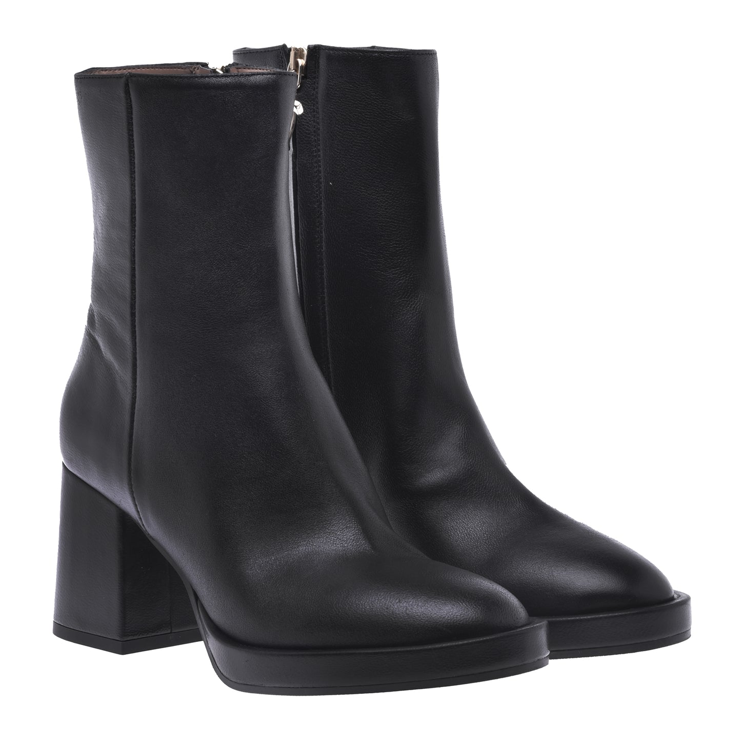 Ankle boots in black nappa