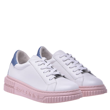 Basket tennis en cuir de veau blanc et paillettes bleu clair