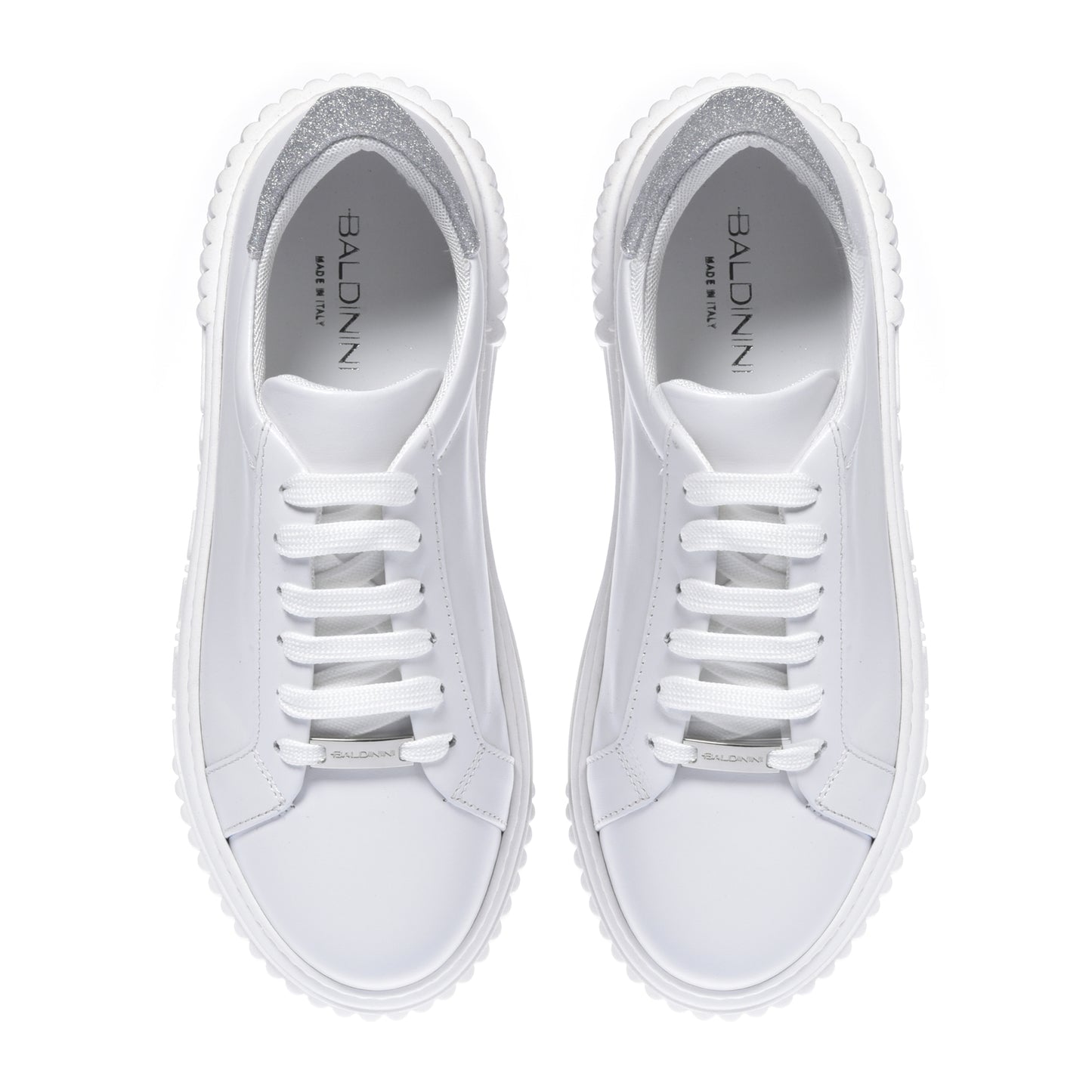 Baskets en cuir blanc et argent