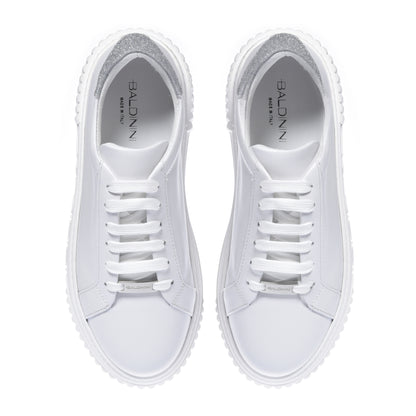 Baskets en cuir blanc et argent