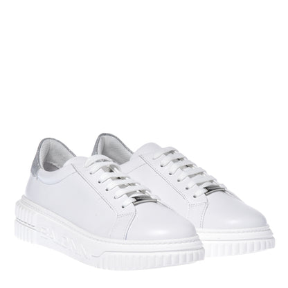 Baskets en cuir blanc et argent