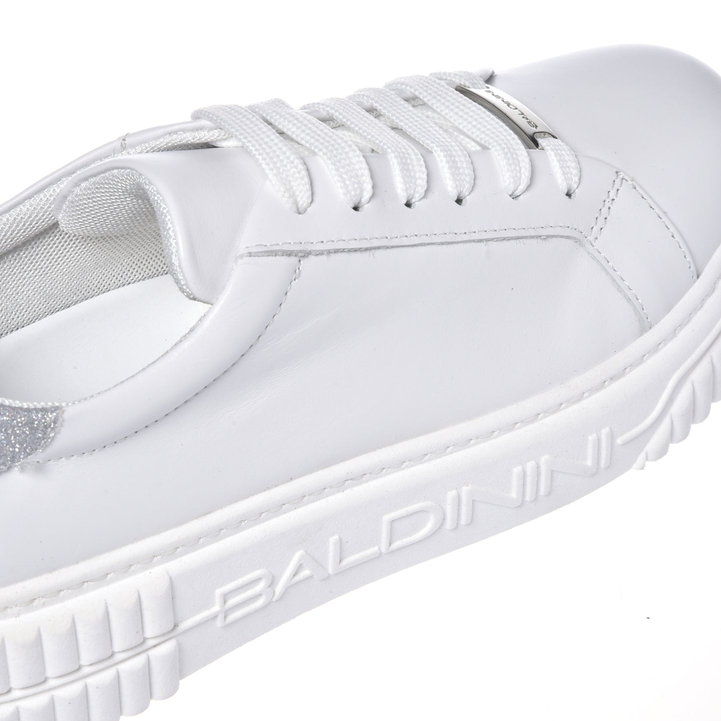 Baskets en cuir blanc et argent