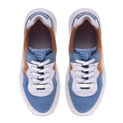 Basket running en croûte de cuir orange et tissu bleu clair