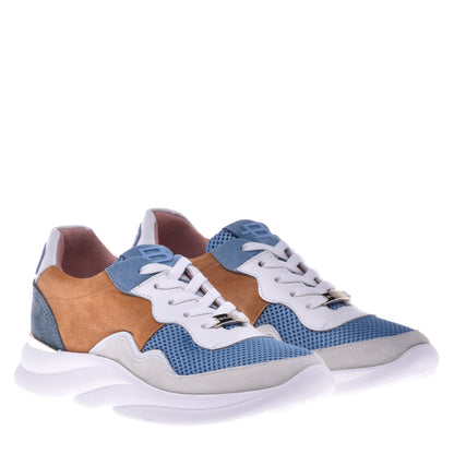 Basket running en croûte de cuir orange et tissu bleu clair