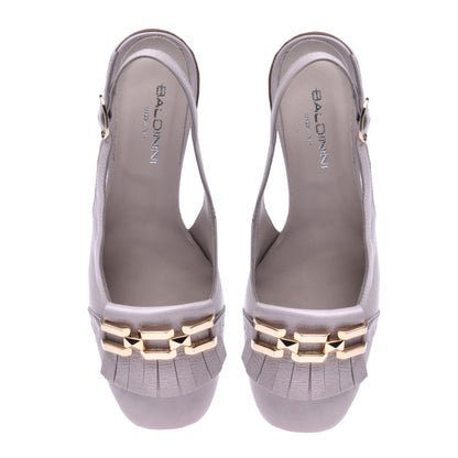Ballerines en cuir verni crème