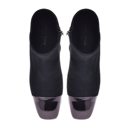 Ankle boots in black suede and lether