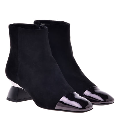Ankle boots in black suede and lether