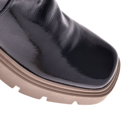 Bottes en cuir verni noir