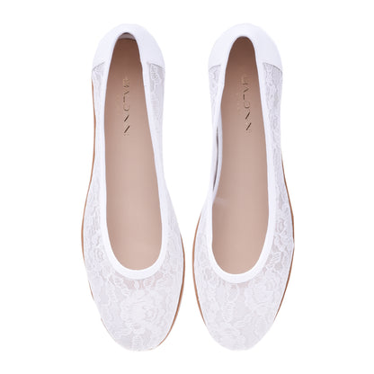 Ballerine en dentelle blanche