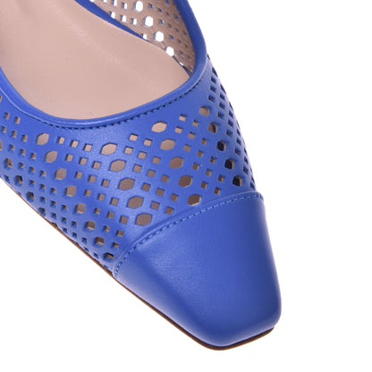 Ballerine en cuir de veau perforé bleu électrique