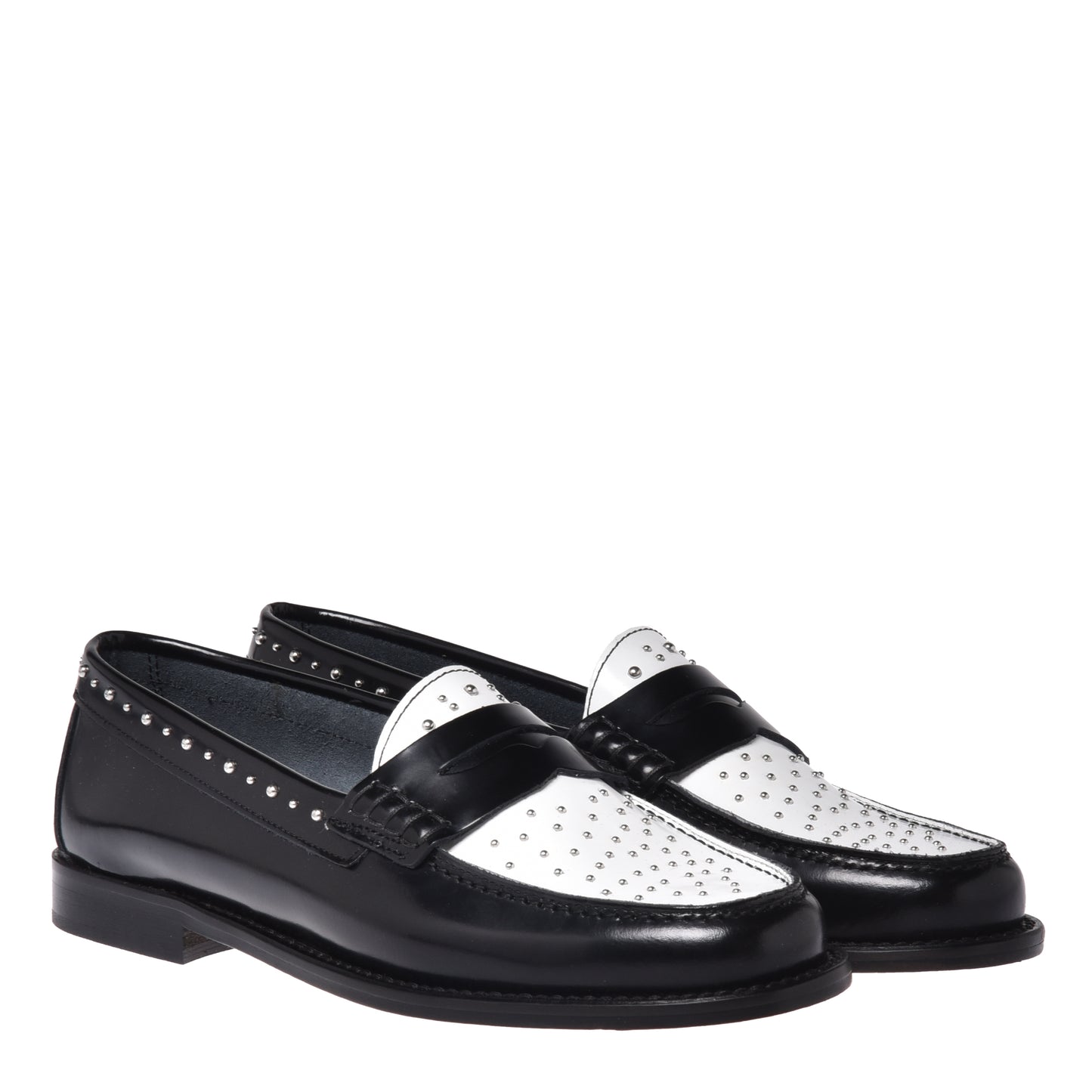 Mocassins noir et blanc en cuir de veau brillant