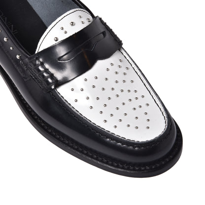 Mocassins noir et blanc en cuir de veau brillant