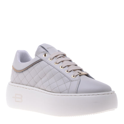 Sneaker in white quilted leather