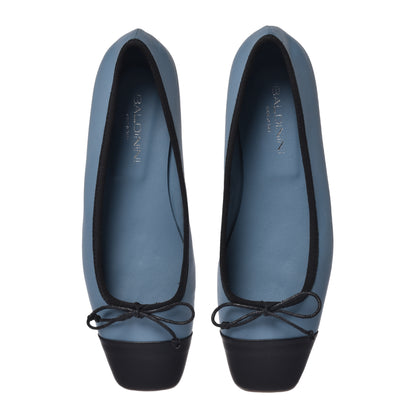 Ballerines en cuir nappa noir et bleu clair