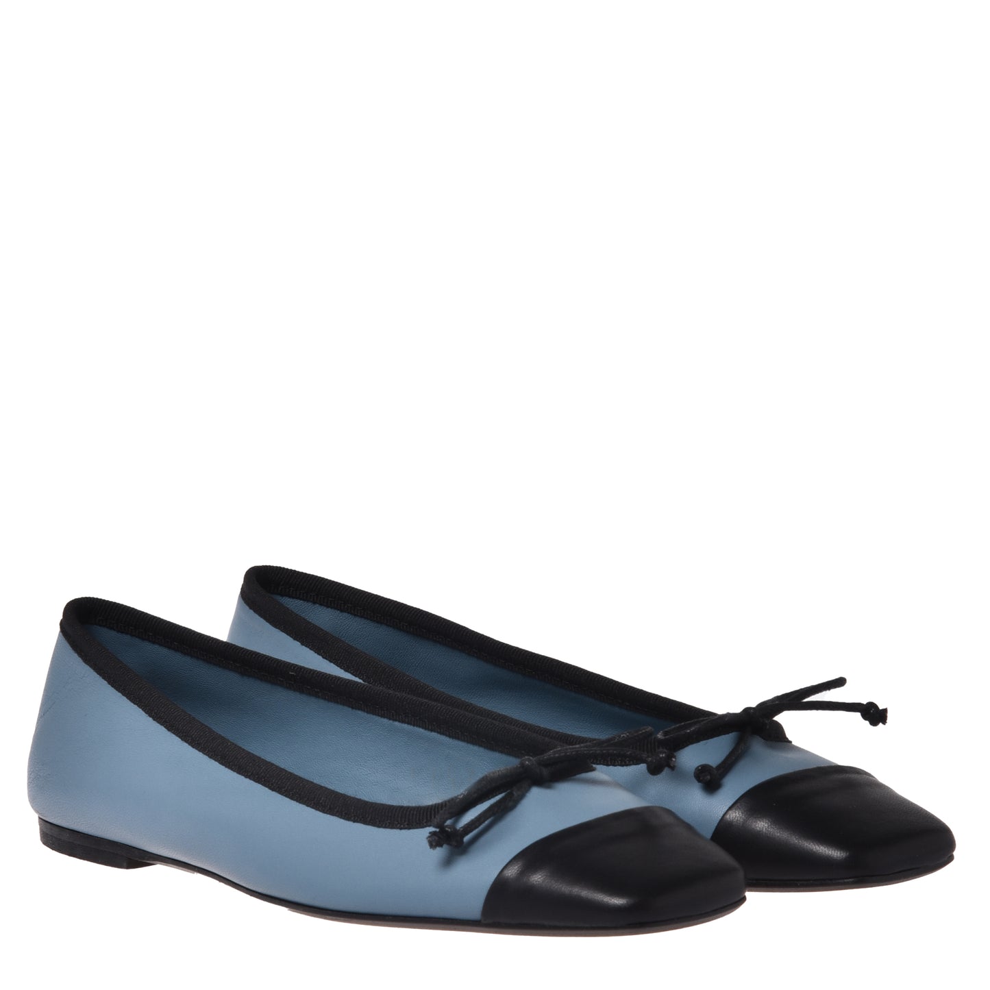 Ballerines en cuir nappa noir et bleu clair