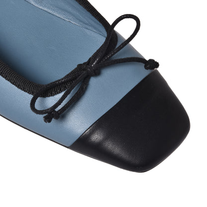 Ballerines en cuir nappa noir et bleu clair